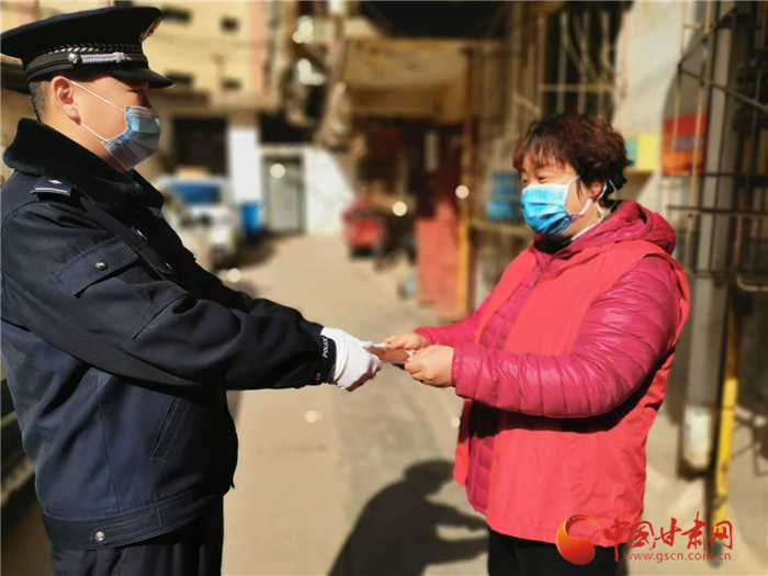 兰州皋兰路街道“红色代跑”送温暖 “服务接力”渡难关